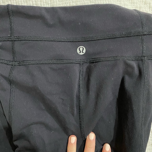 Lululemon High-Rise Tight 28" black yoga pants - Picture 2 of 5